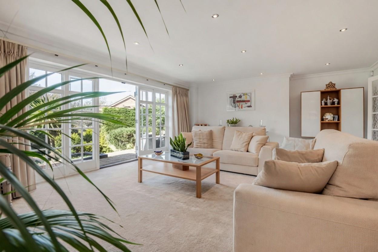 5 bed property in Coombehurst Close, Barnet, EN4, Barnet